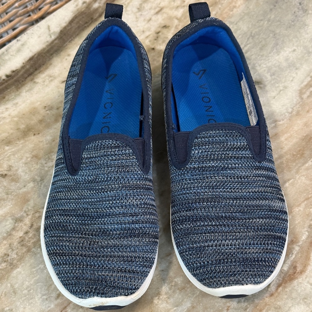 Women's VIONIC Delaney navy blue slip on orthotic sneakers- Size 10 - Picture 3 of 8